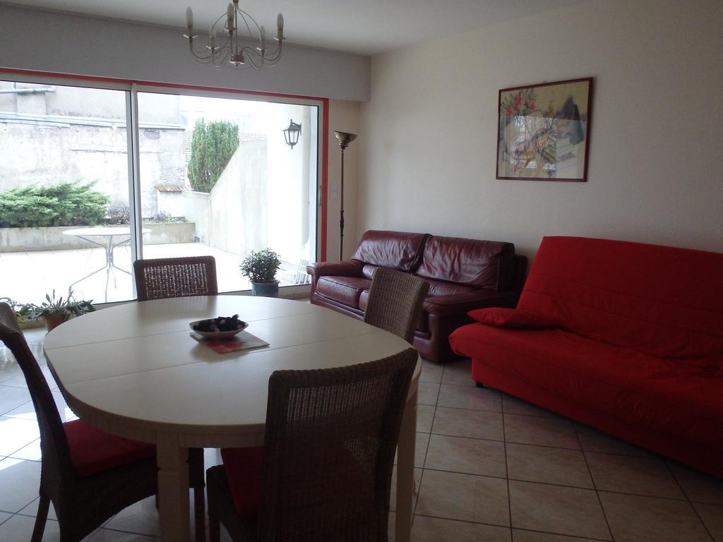 Le Moulin Des Pres Avec Terrasse Apartment Vesoul Room photo