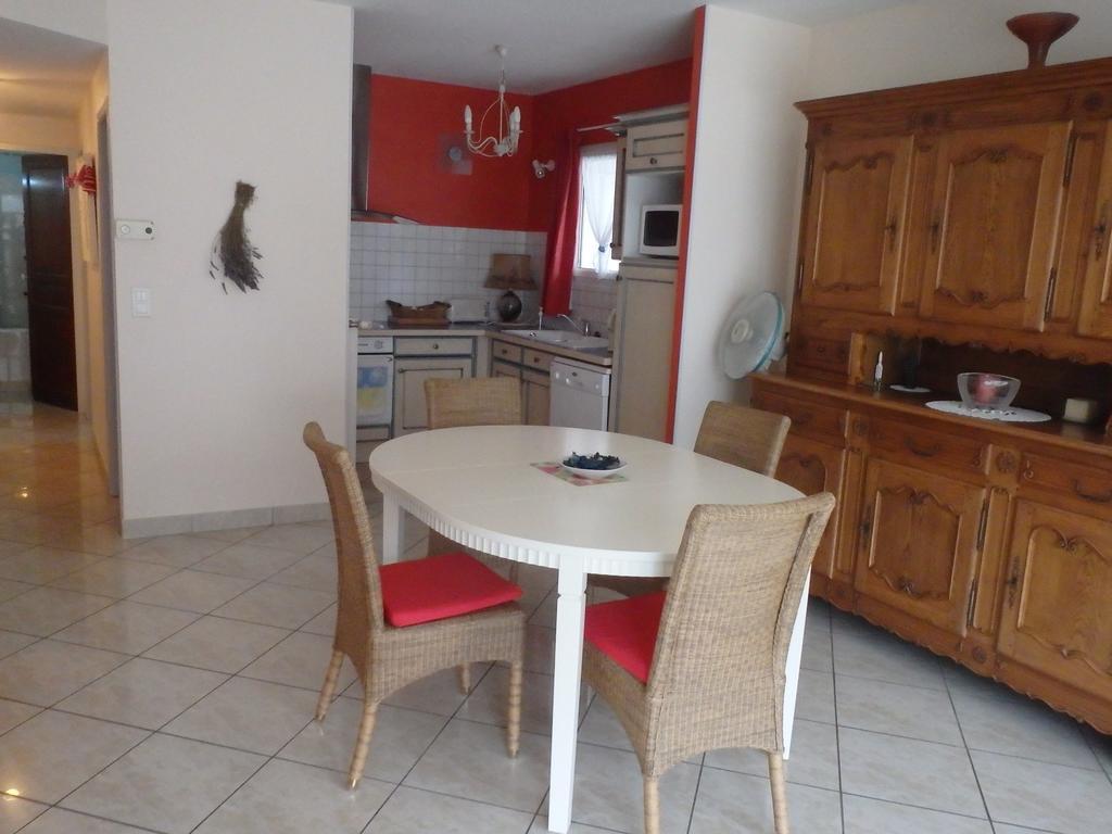 Le Moulin Des Pres Avec Terrasse Apartment Vesoul Room photo